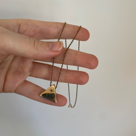 VINTAGE Gold Tone Triangle Pendant Necklace Starburst Charm Dainty Chain Jewelry - Picture 4 of 8